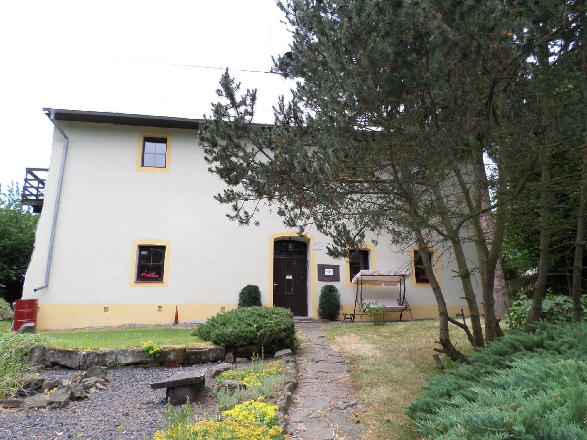 Bed And Breakfast Tvrz Velka Bukovina Exterior photo