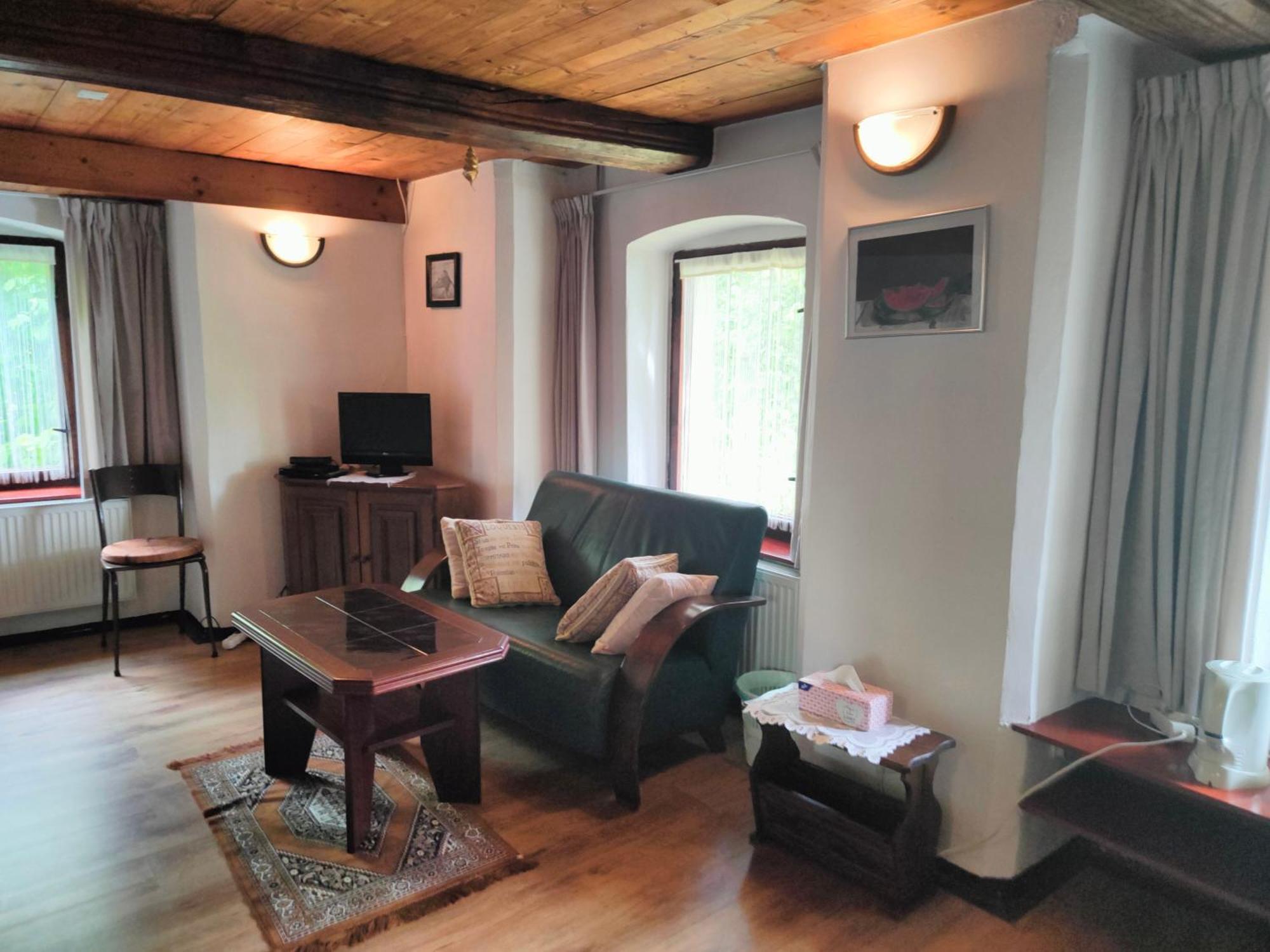 Bed And Breakfast Tvrz Velka Bukovina Exterior photo
